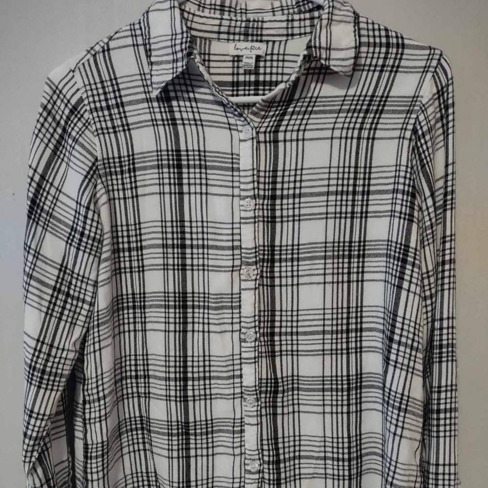 Love, Fire Black & White Plaid Flannel Button Down Womens Shirt Size M
